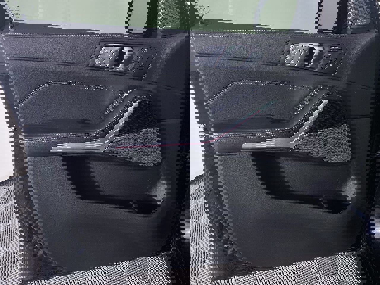 Used 2021 BMW X7 M50i w/ Executive Package image 13