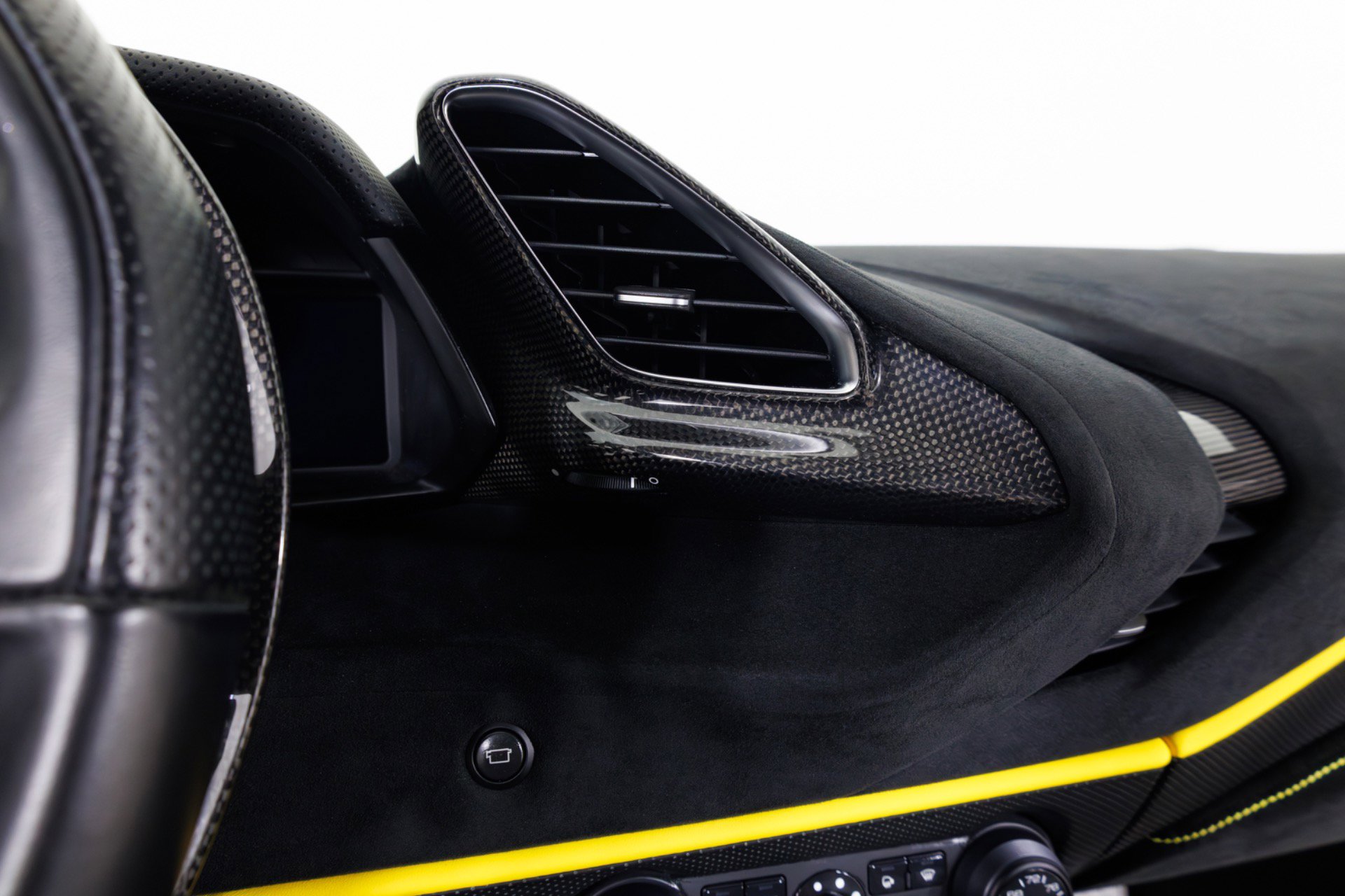 Used 2020 Ferrari 488 Pista image 25