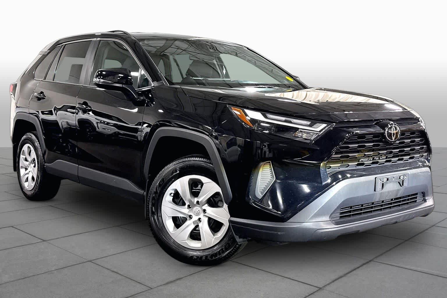 Used 2024 Toyota RAV4 LE AWD/4WD image 3