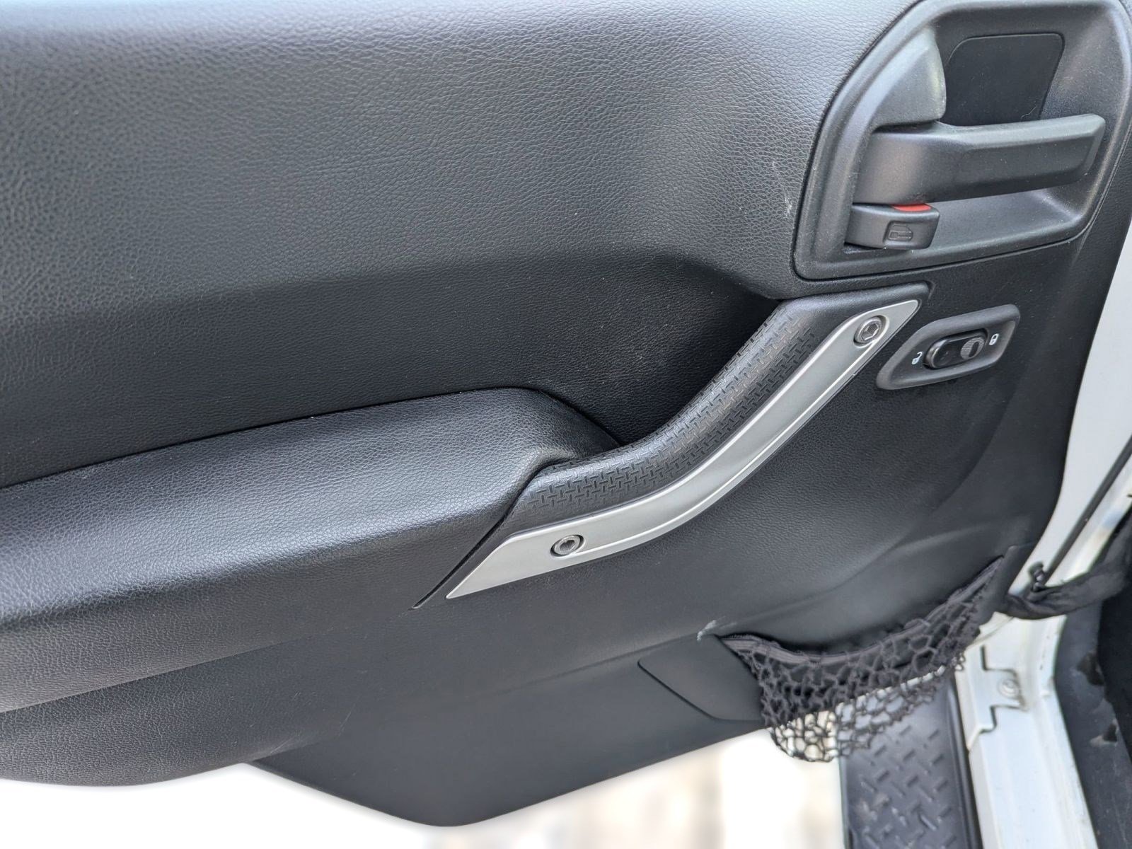 Used 2017 Jeep Wrangler Unlimited Sahara image 12