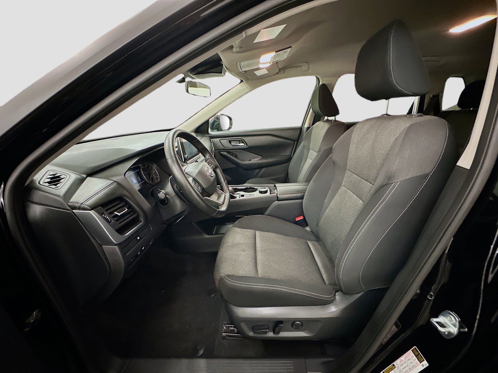 Used 2025 Nissan Rogue SV image 13