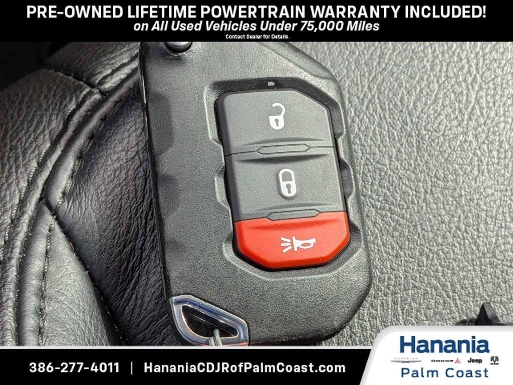 Used 2023 Jeep Wrangler Unlimited Sahara AWD/4WD image 31