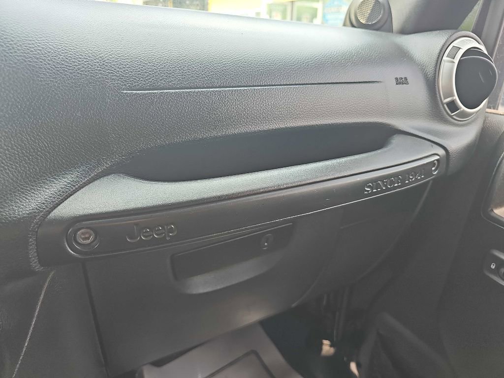 Used 2014 Jeep Wrangler Unlimited Rubicon w/ Connectivity Group image 37