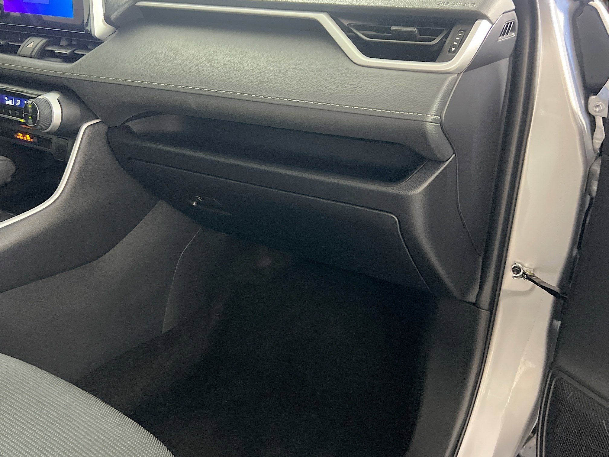 Used 2024 Toyota RAV4 LE image 34