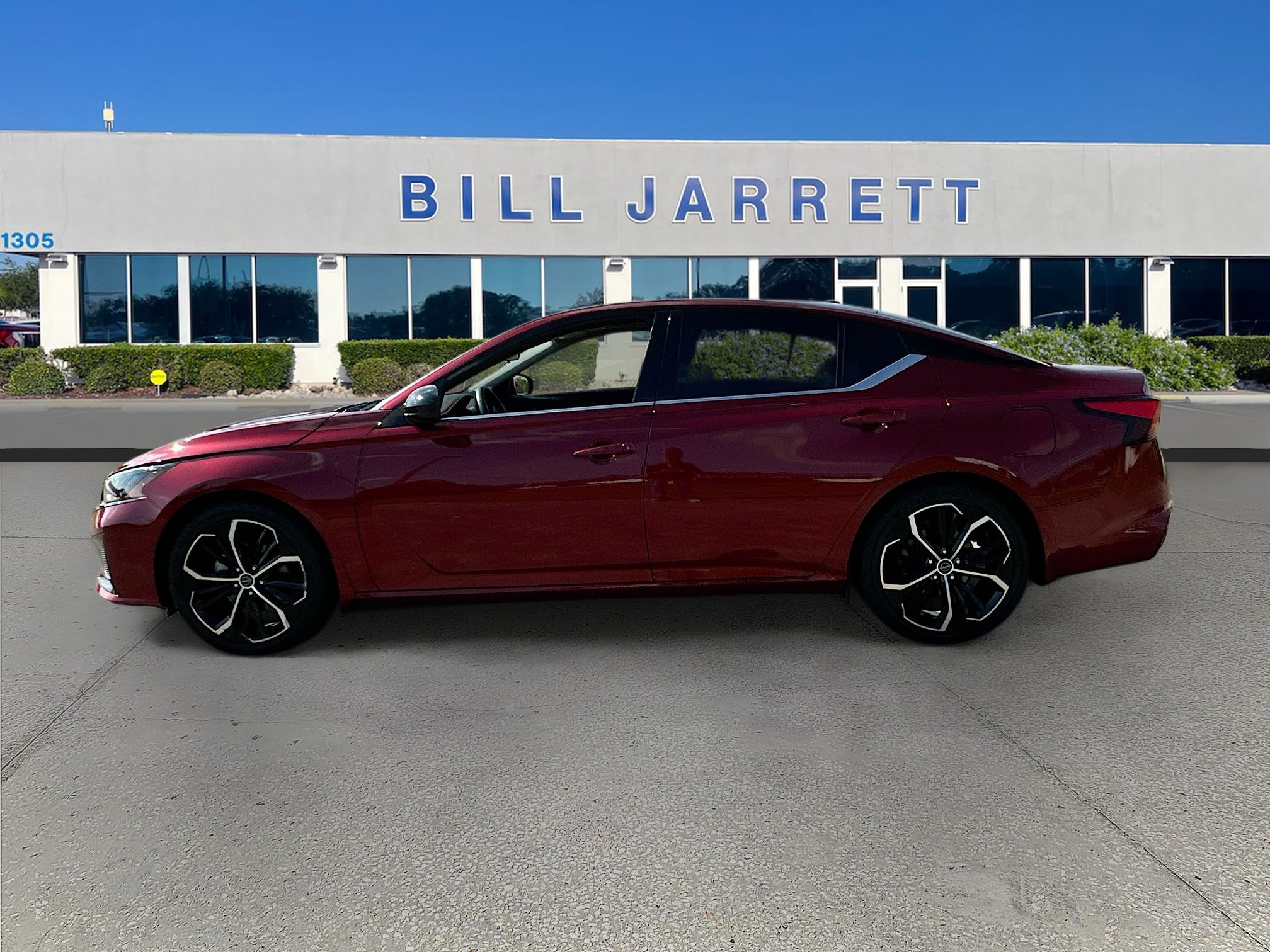 Used 2023 Nissan Altima 2.5 SR w/ SR Premium Package image 4