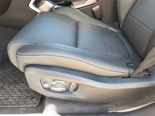 Used 2026 Jaguar F-PACE R-Dynamic S image 23