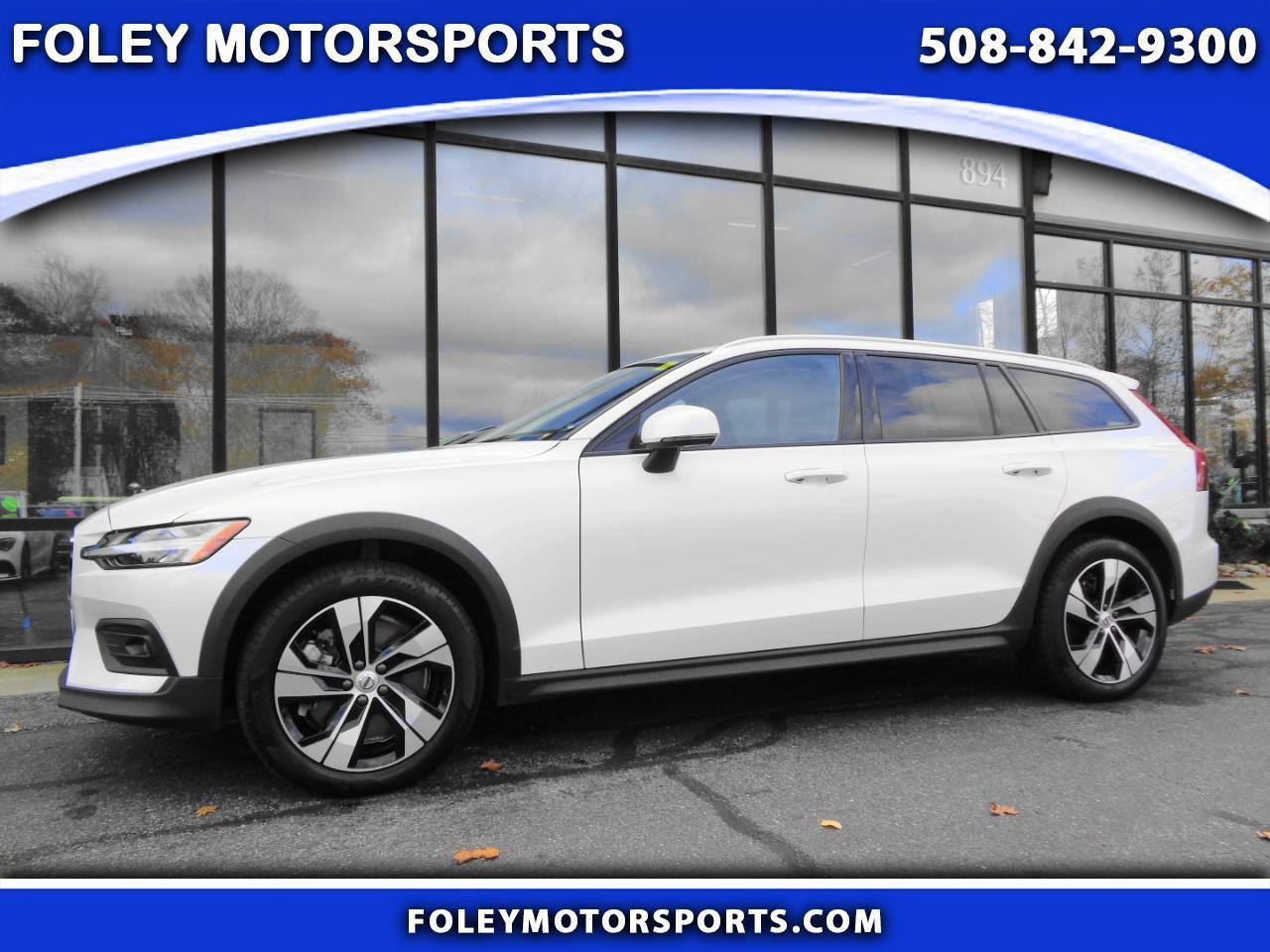 Used 2024 Volvo V60 B5 Cross Country Plus image 1