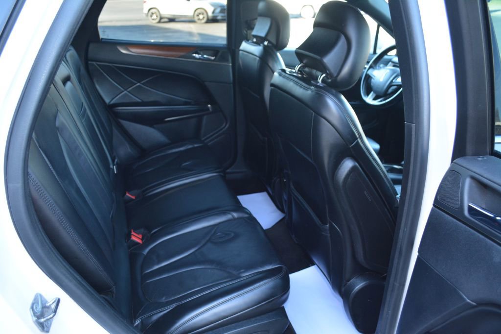 Used 2019 Lincoln MKC Select w/ Select Plus Package AWD/4WD image 9