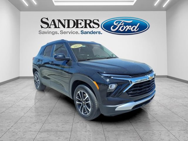 Used 2025 Chevrolet TrailBlazer LT AWD/4WD image 1