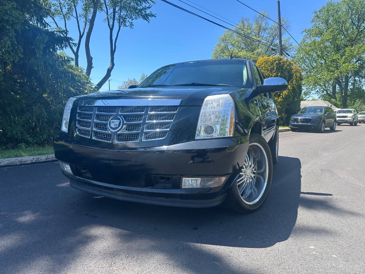 Used 2009 Cadillac Escalade AWD image 2