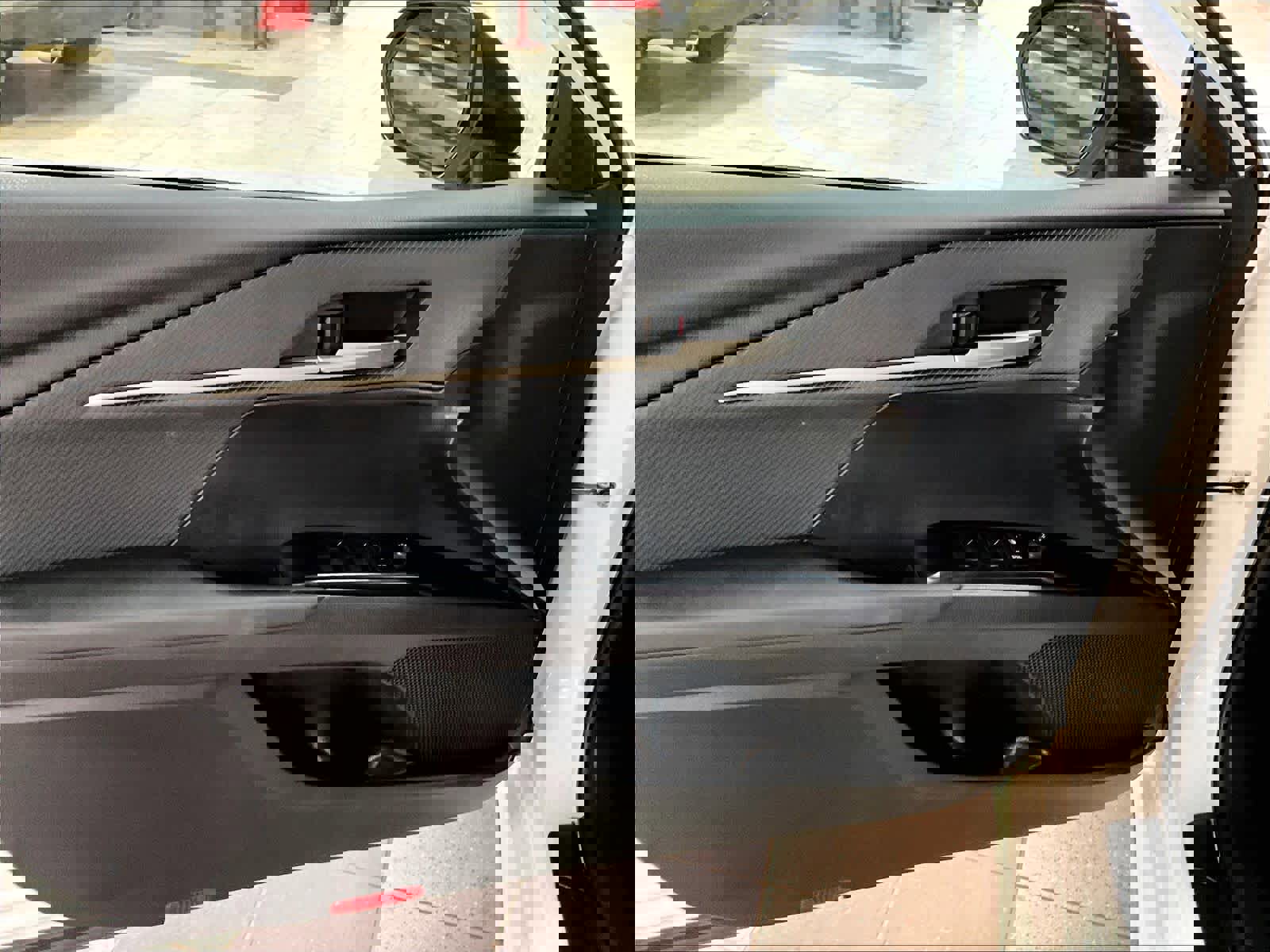 Used 2025 Toyota Camry SE image 9