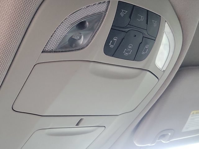 Used 2019 Chrysler Pacifica Touring-L FWD image 17