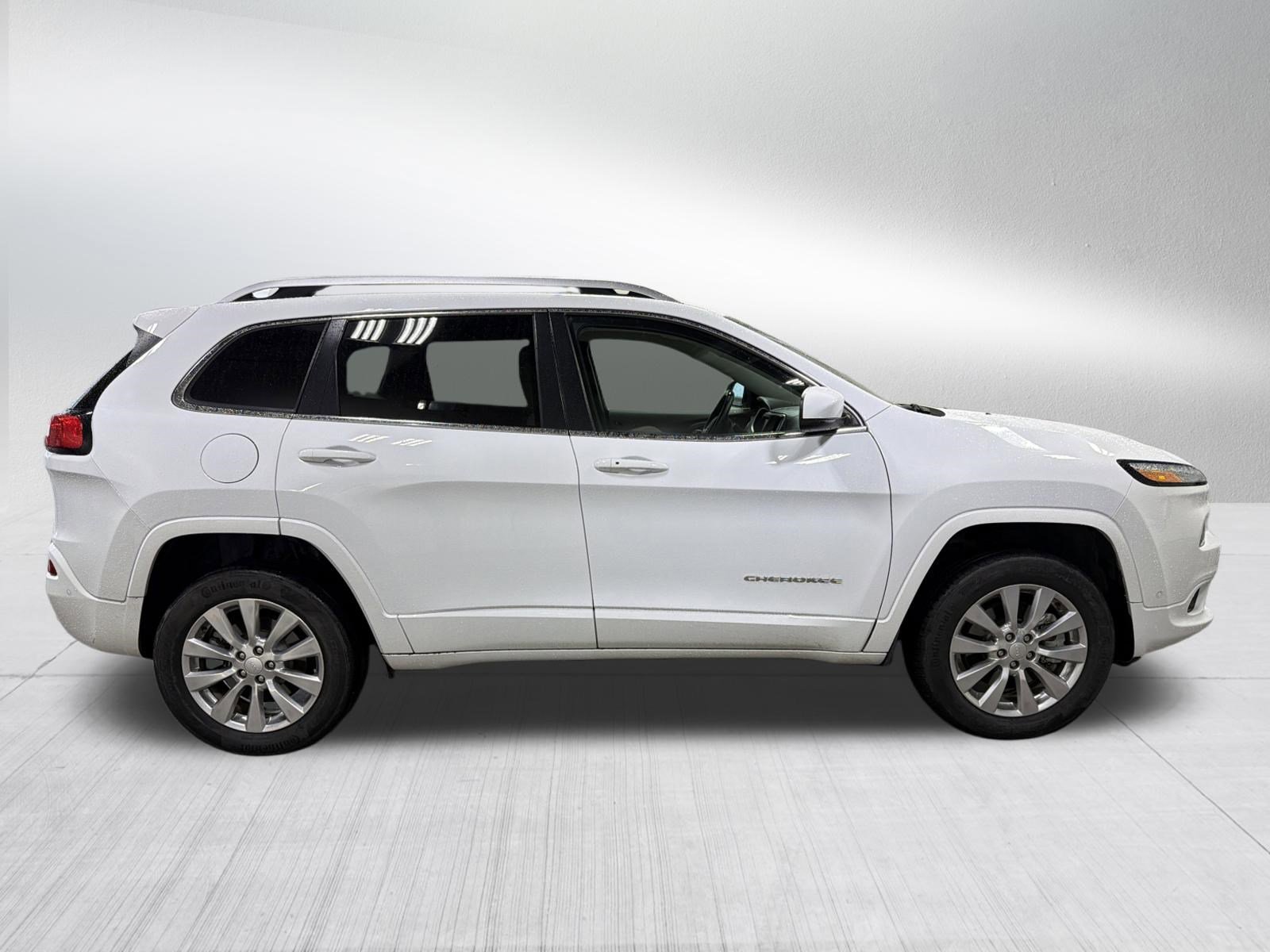Used 2018 Jeep Cherokee Overland w/ Technology Group image 8