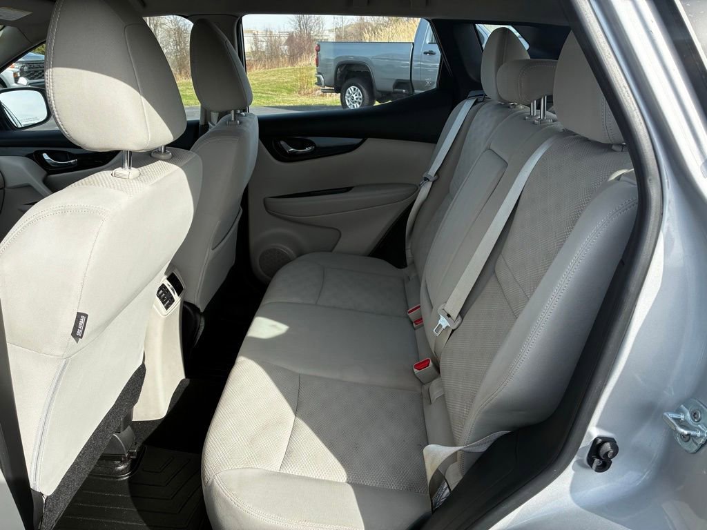 Used 2018 Nissan Rogue Sport SV w/ SV Technology Package image 38