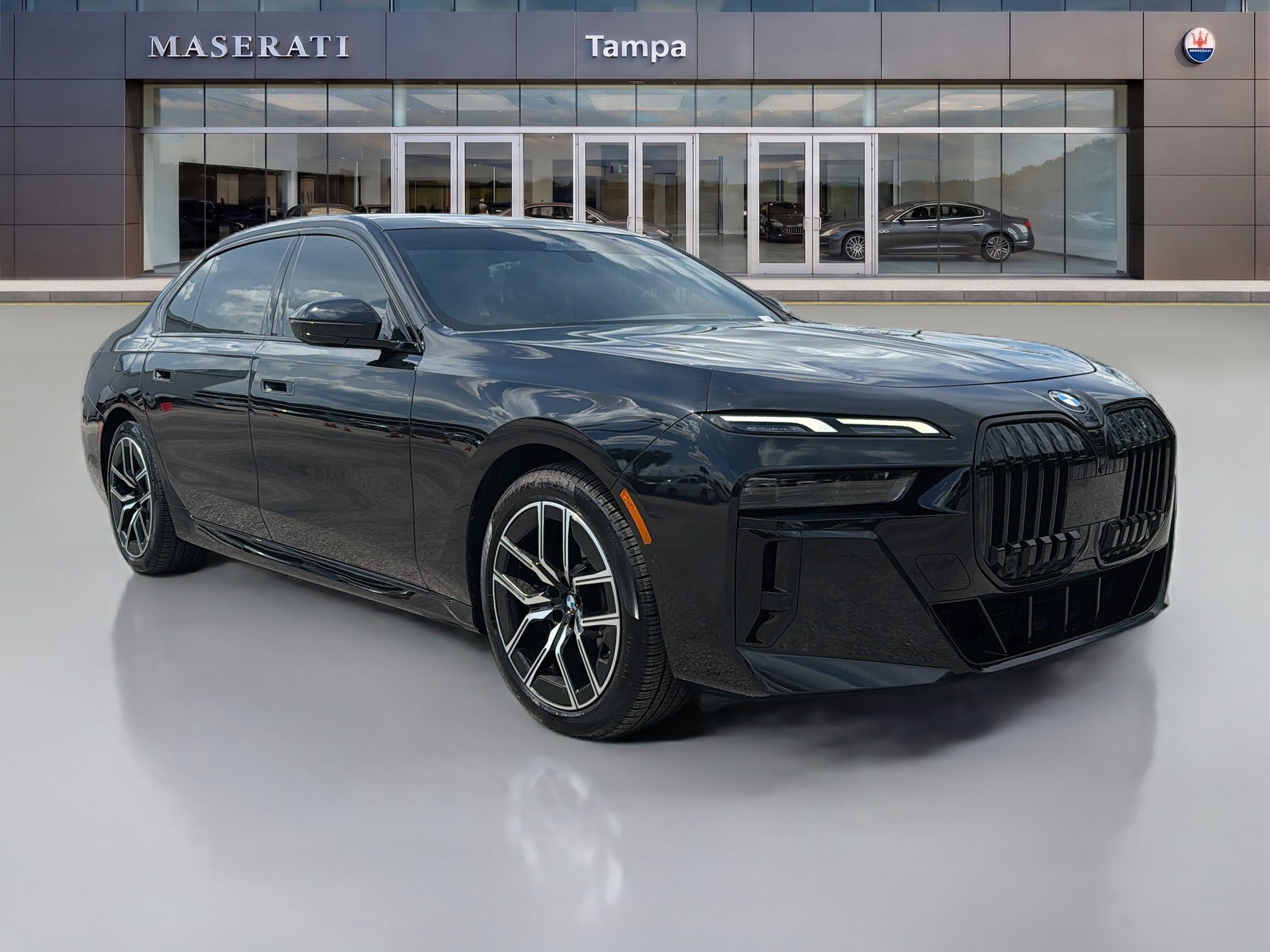 Used 2024 BMW 760i xDrive AWD/4WD image 1
