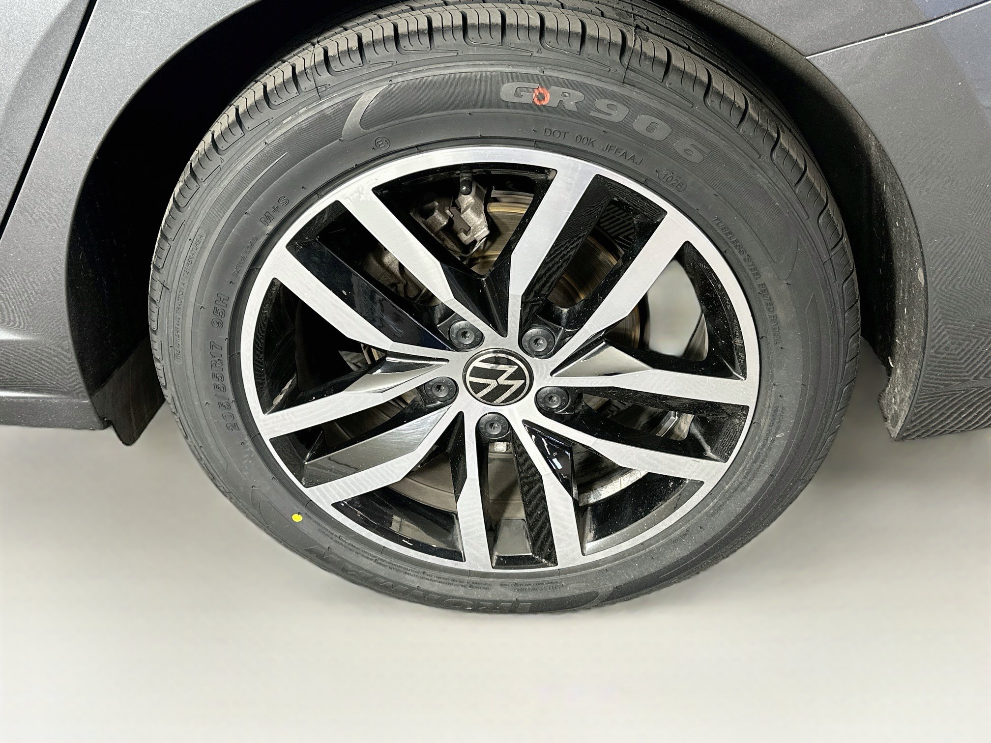 Used 2025 Volkswagen Jetta SE FWD image 11