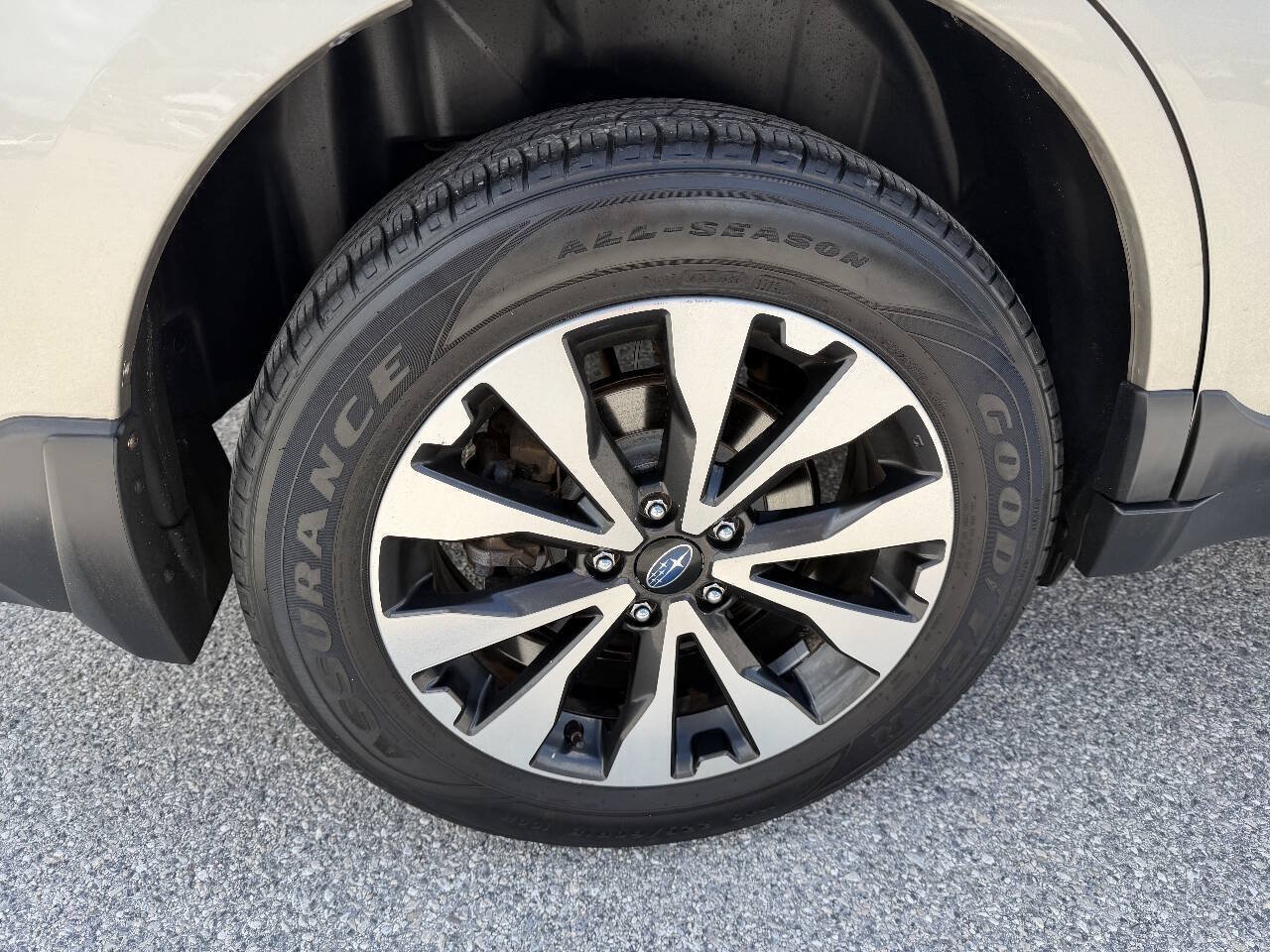 Used 2017 Subaru Outback 2.5i Limited AWD/4WD image 32