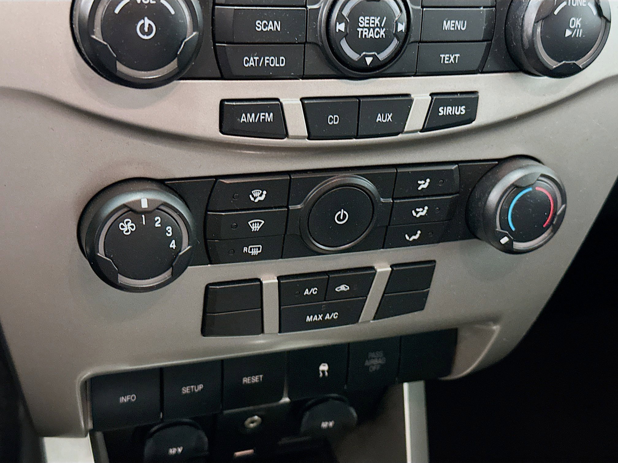 Used 2009 Ford Focus SE FWD image 22