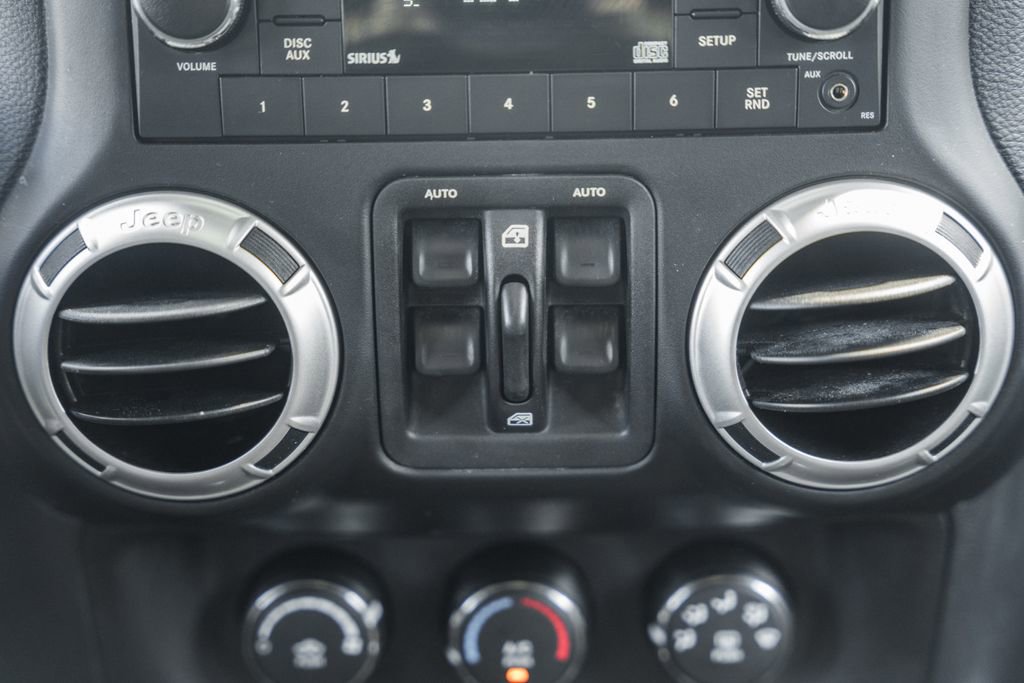 Used 2017 Jeep Wrangler Unlimited Rubicon w/ Cold Weather Group image 20