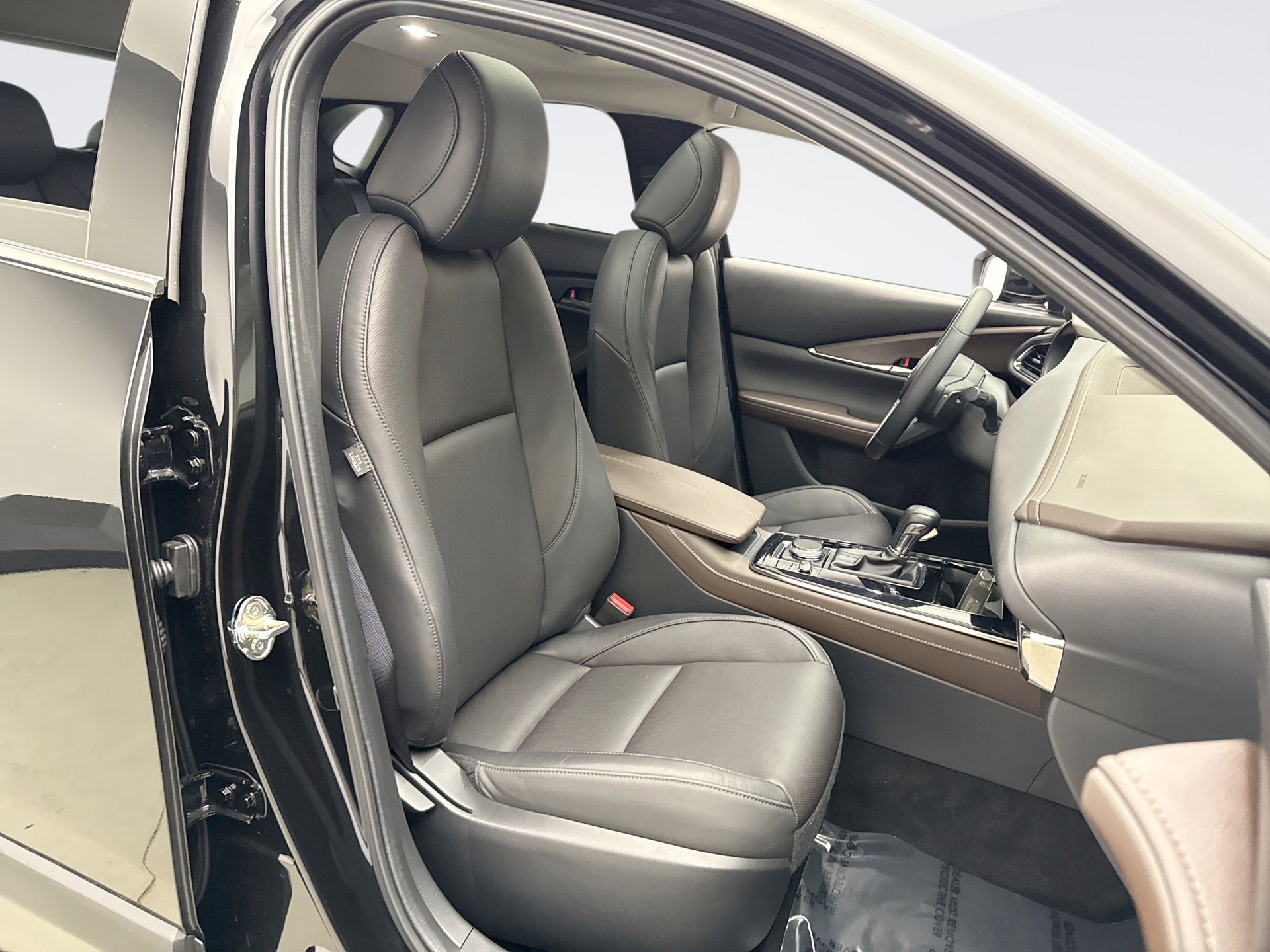 Used 2025 MAZDA CX-30 AWD 2.5 S w/ Premium Package image 16