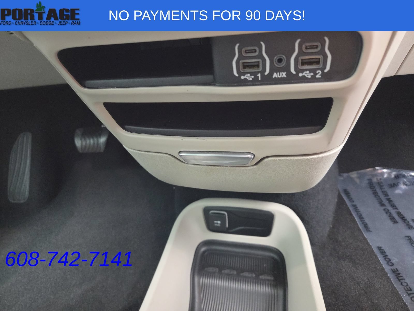 Used 2023 Chrysler Pacifica Touring-L FWD image 23