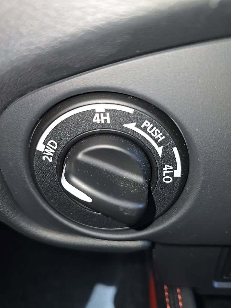 Used 2023 Nissan Frontier PRO-4X w/ Pro-4X Premium Package image 11