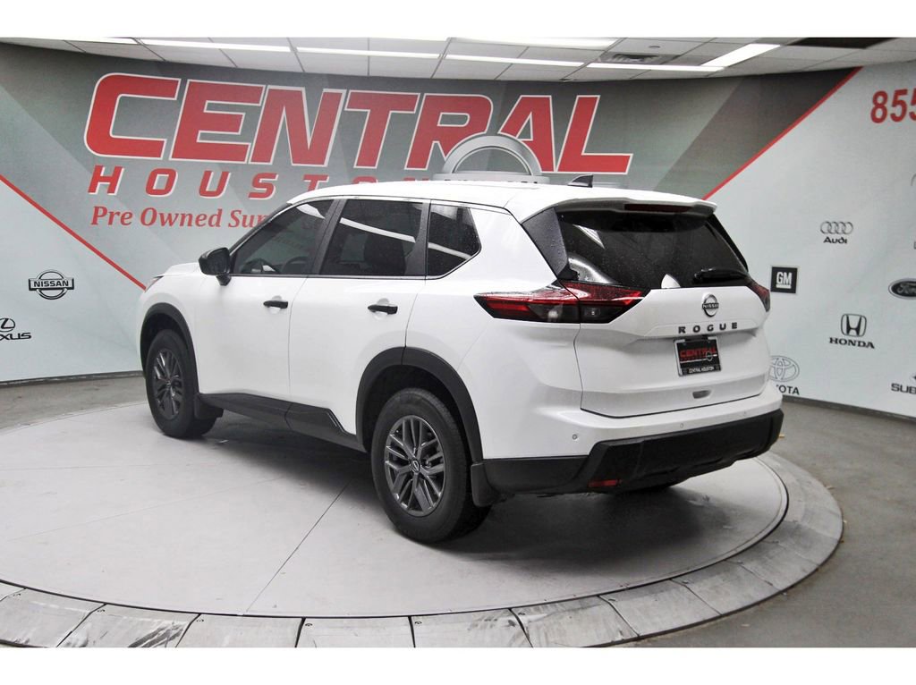 Used 2025 Nissan Rogue S FWD image 4