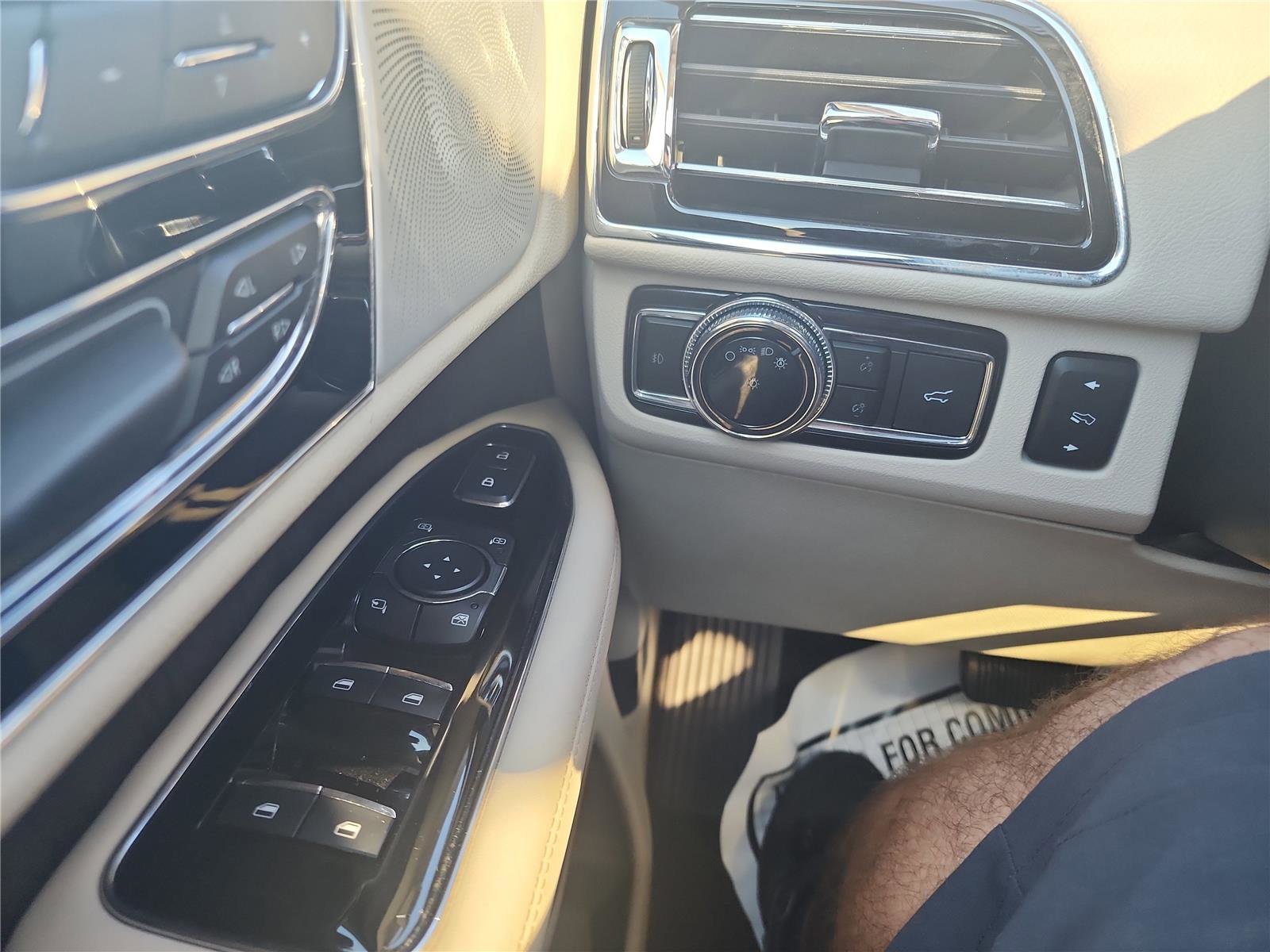 Used 2020 Lincoln Navigator Reserve w/ Luxury Package image 36