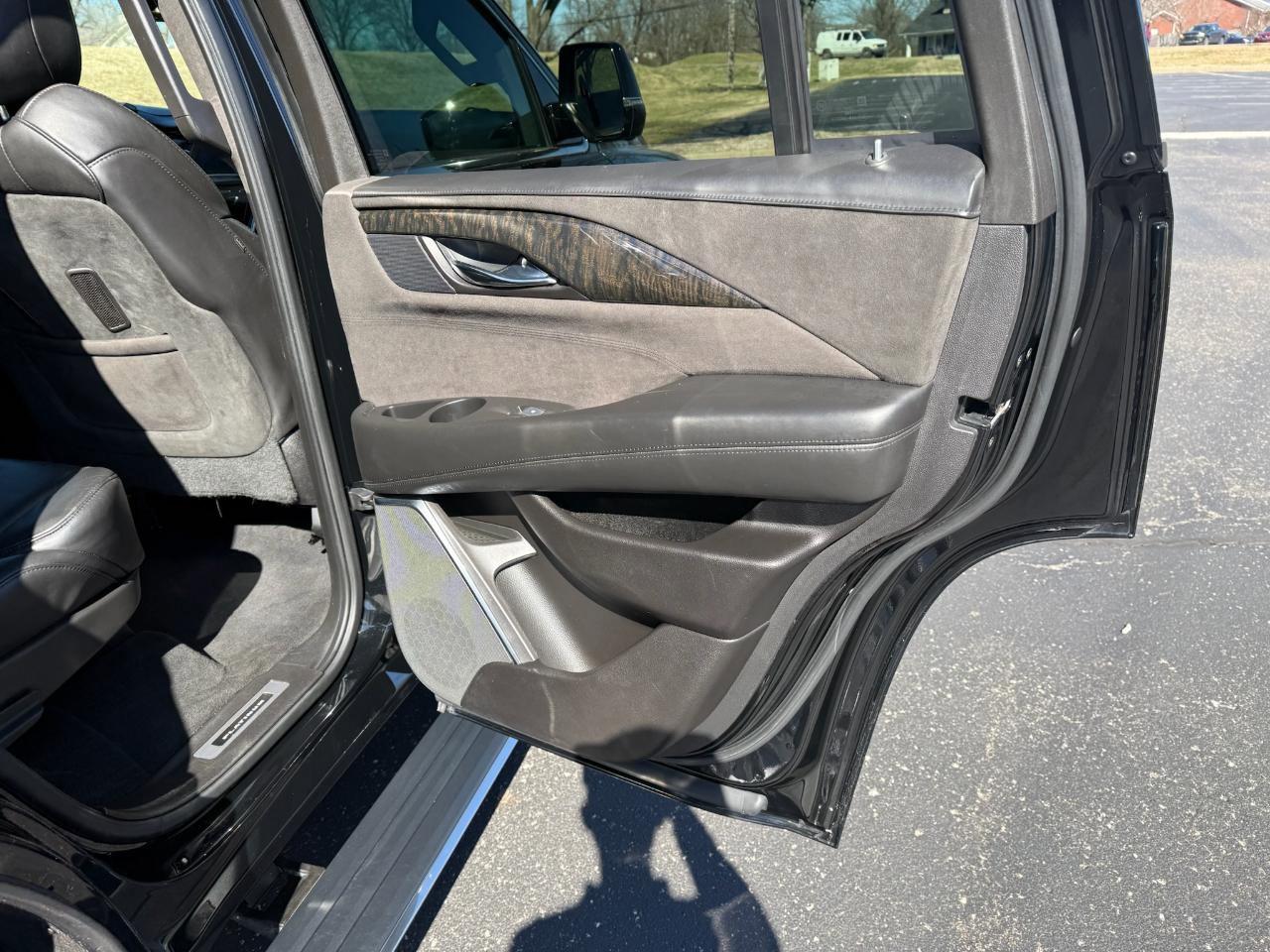 Used 2015 Cadillac Escalade Platinum image 23
