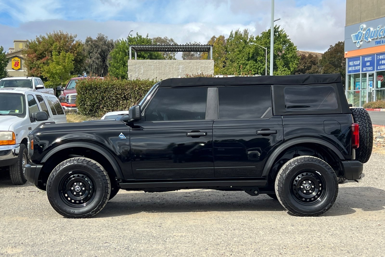 Certified 2022 Ford Bronco Black Diamond image 7