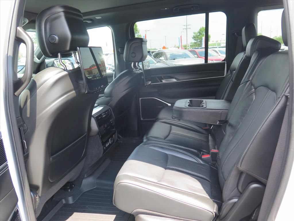 Used 2023 Jeep Wagoneer Series III w/ Premium Group I AWD/4WD image 24