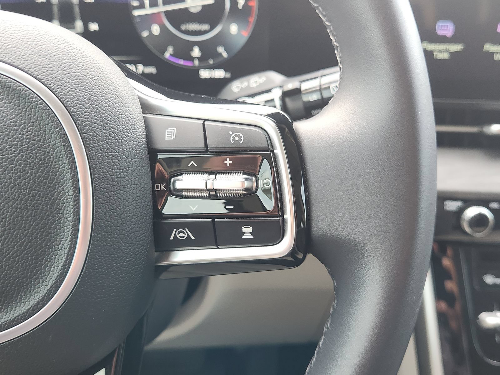 Used 2024 Kia Carnival SX FWD image 30