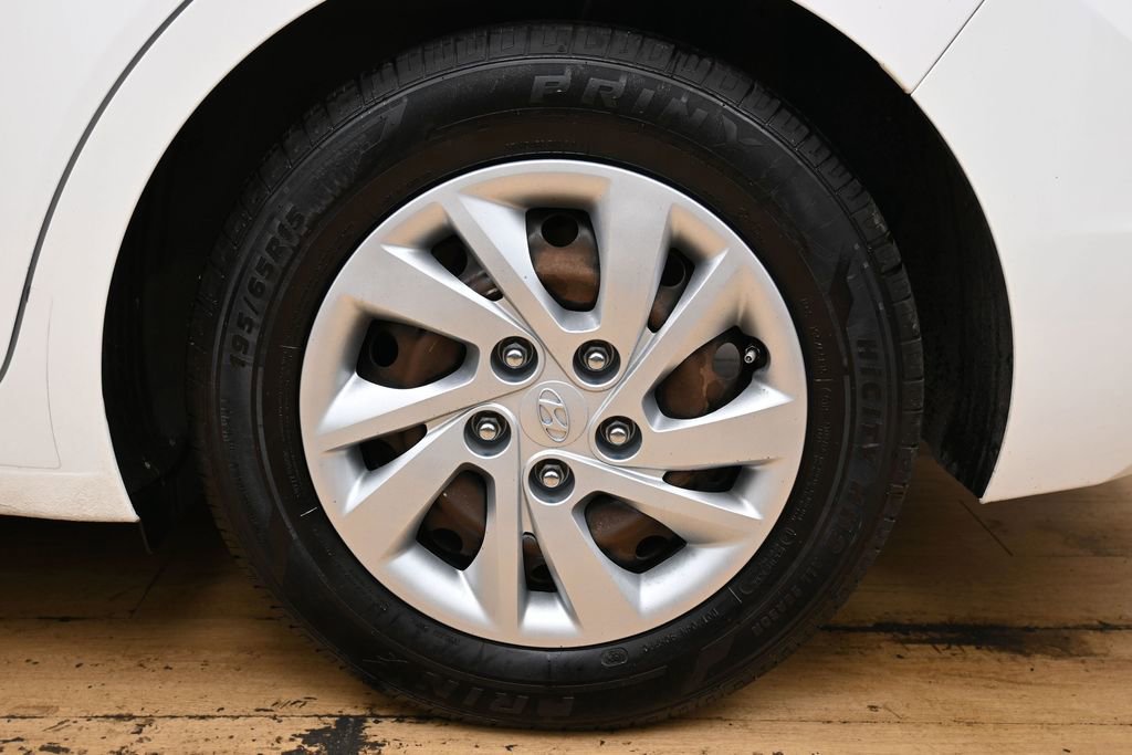Used 2020 Hyundai Elantra SE w/ Cargo Package (C1) FWD image 18