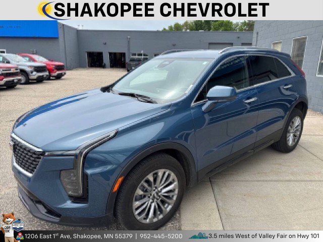 Used 2024 Cadillac XT4 Premium Luxury image 2