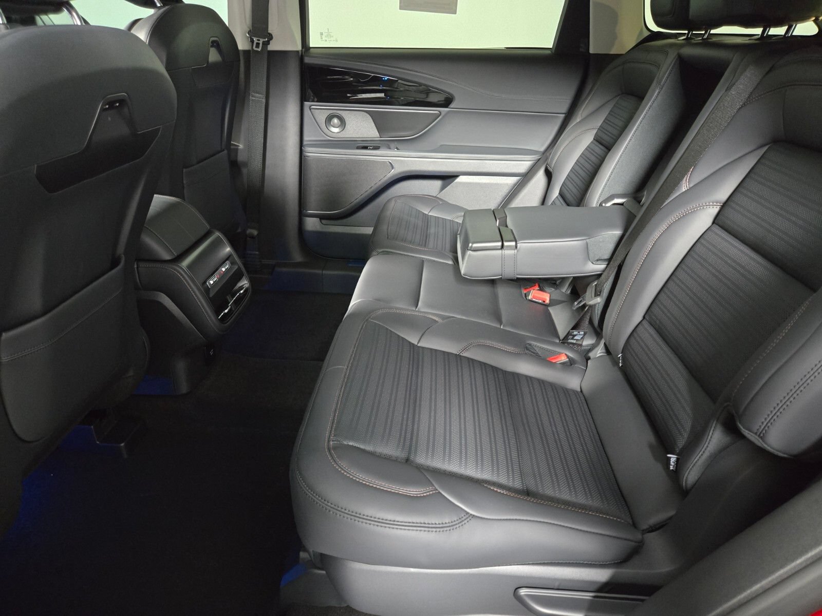 New 2026 Lincoln Nautilus Reserve w/ Jet Appearance Package AWD/4WD image 14