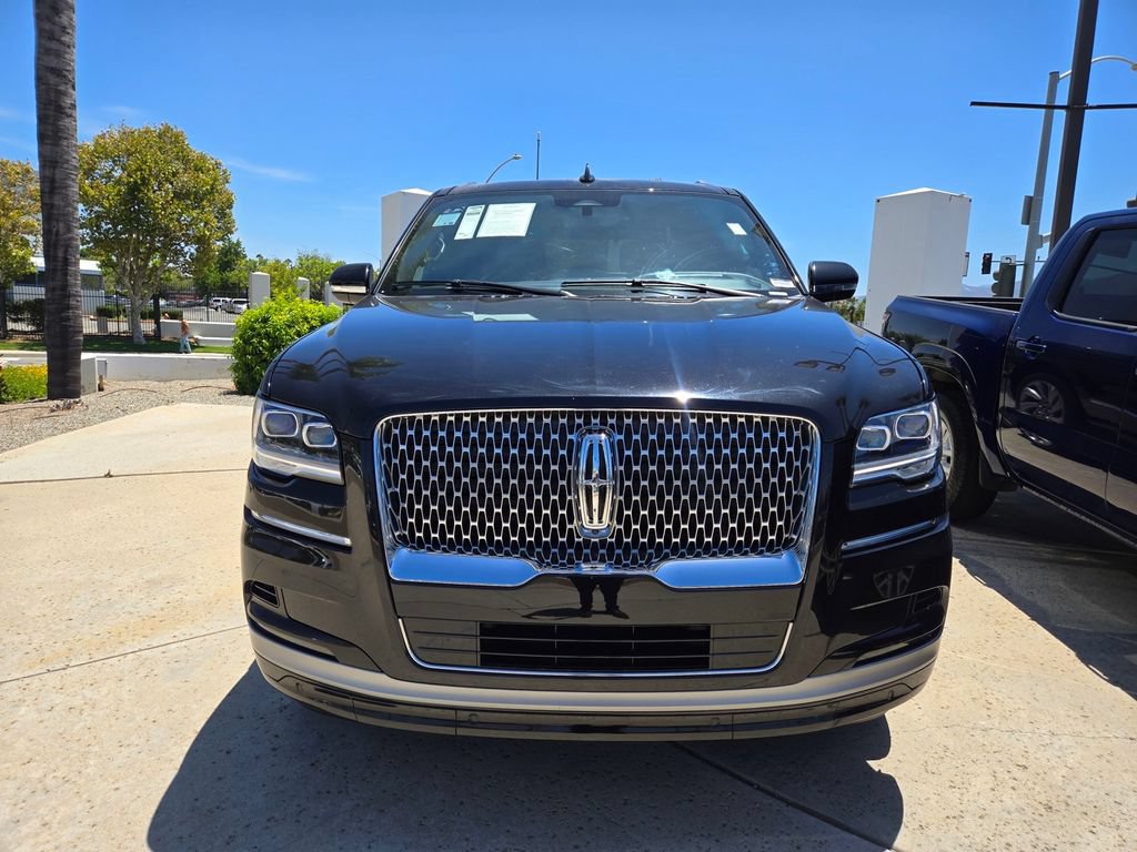 Used 2024 Lincoln Navigator Reserve AWD/4WD image 2