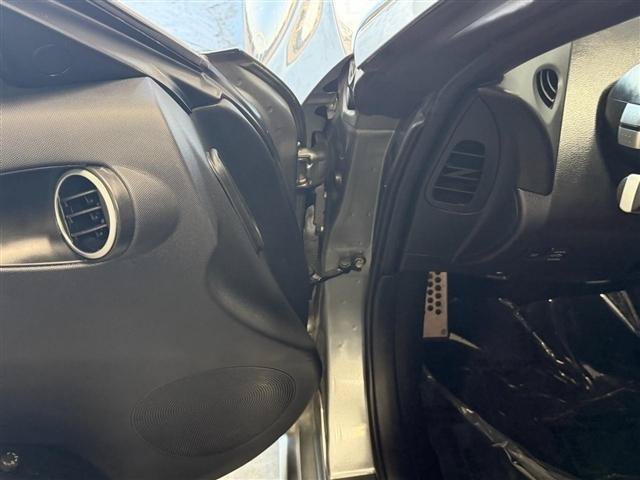 Used 2004 Nissan 350Z Touring RWD image 8