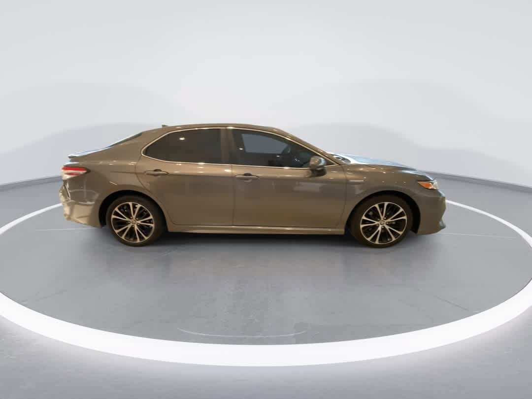 Used 2020 Toyota Camry SE w/ Carpet Mat Package FWD image 9