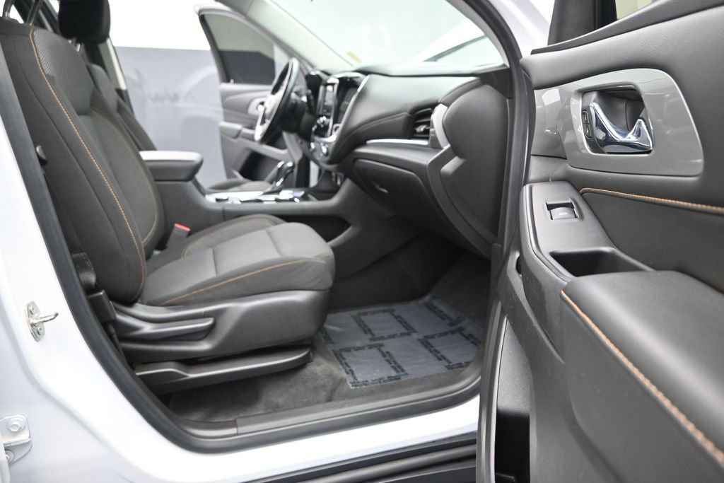 Used 2020 Chevrolet Traverse LT FWD image 17