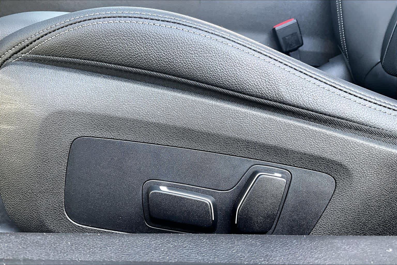 Used 2026 BMW 230i Coupe w/ Convenience Package RWD image 34
