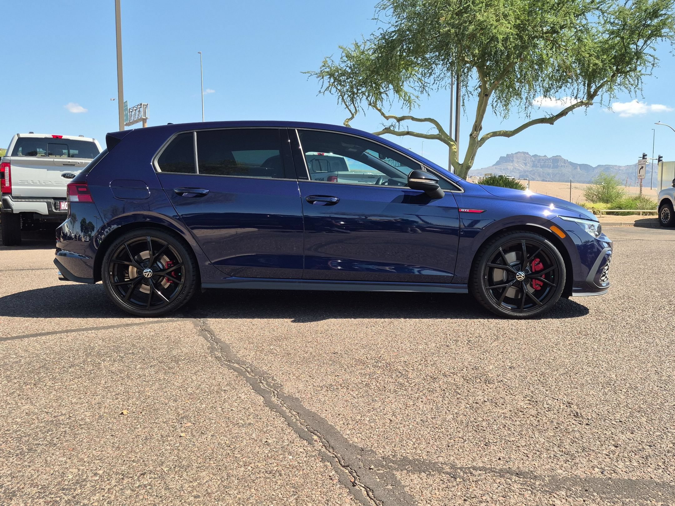 Used 2024 Volkswagen GTI SE FWD image 4