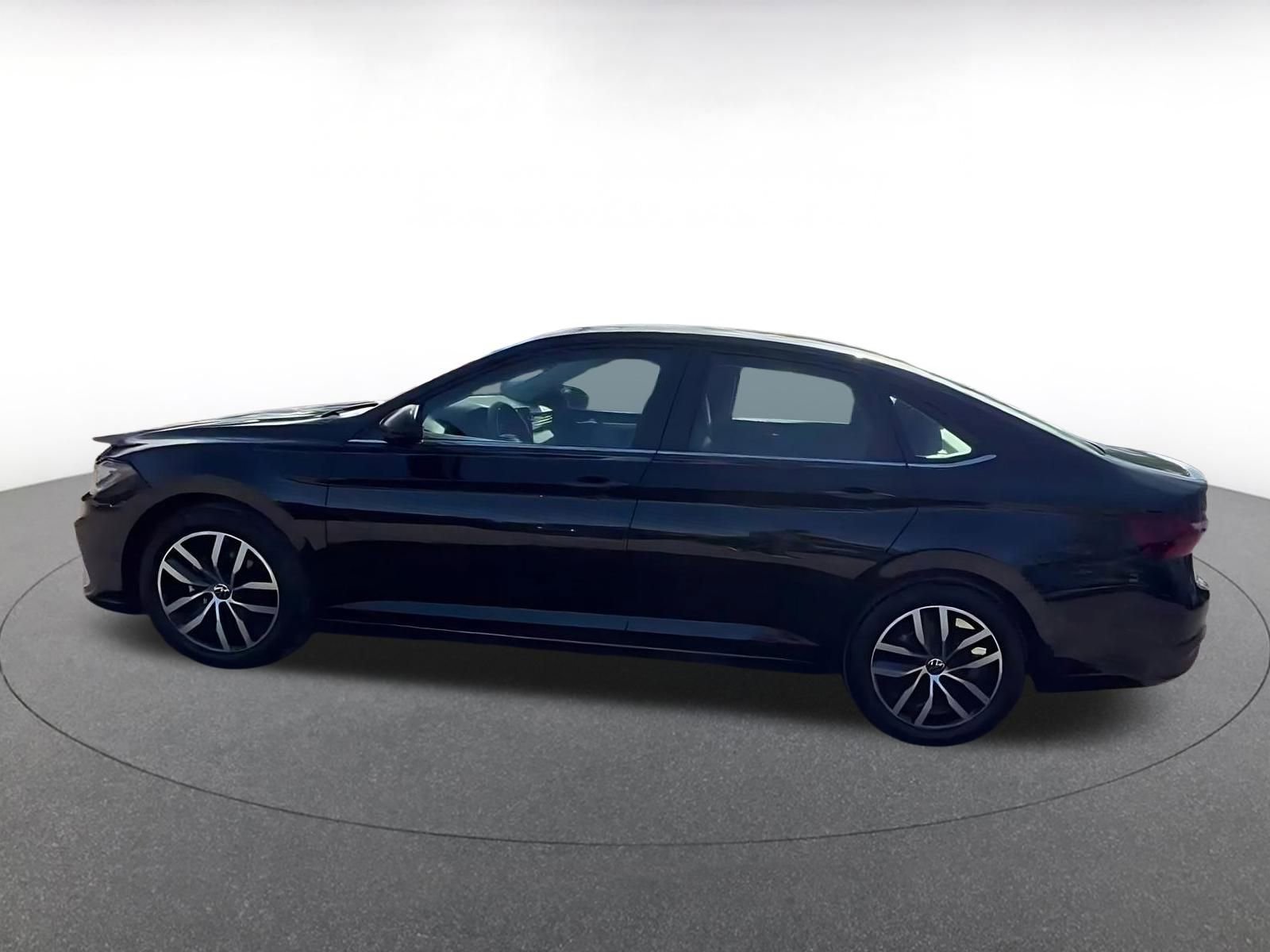 Used 2025 Volkswagen Jetta SE image 9