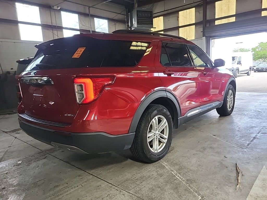 Used 2022 Ford Explorer XLT w/ Equipment Group 202A image 5
