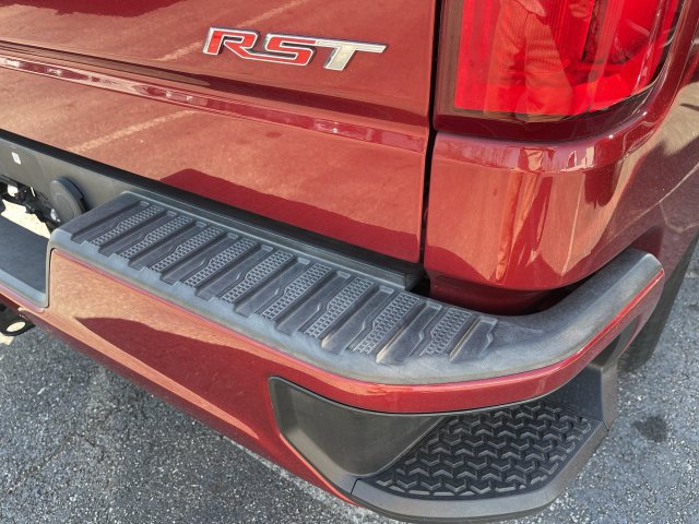Used 2020 Chevrolet Silverado 1500 RST w/ RST Value Package AWD/4WD image 8