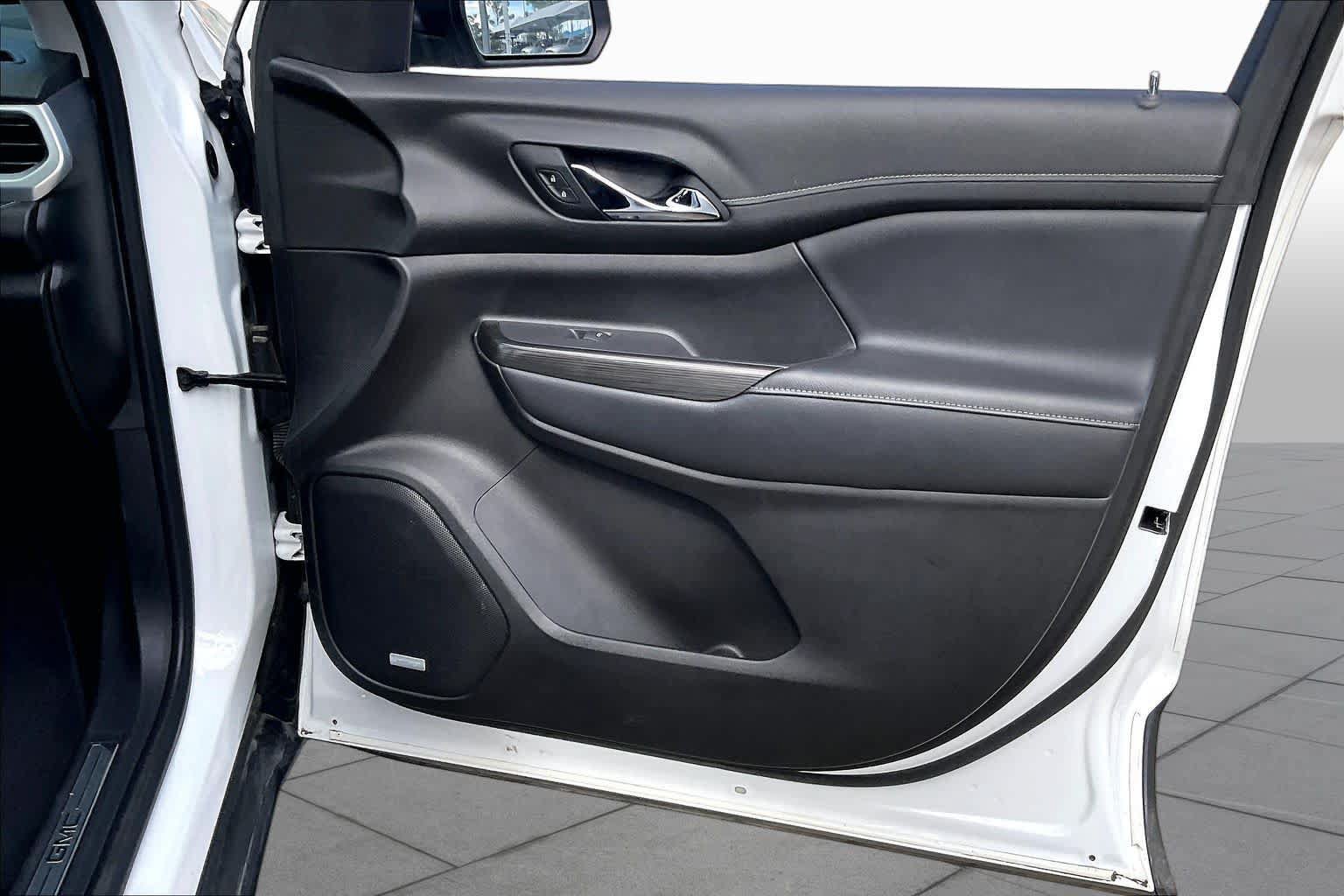 Used 2022 GMC Acadia SLT w/ Technology Package FWD image 22