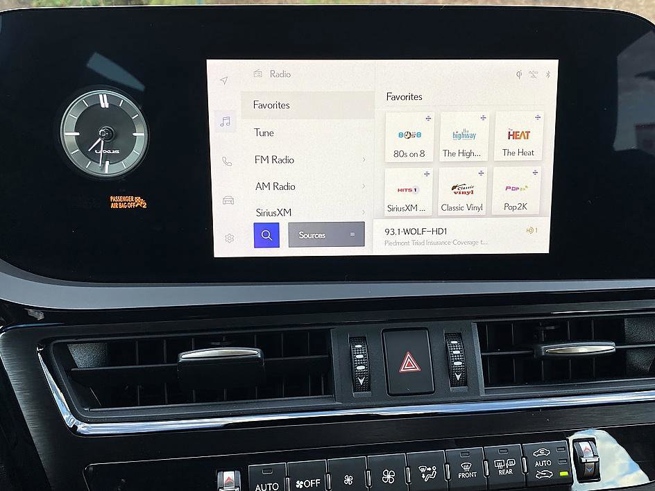 Used 2024 Lexus ES 350 w/ Premium Package image 17