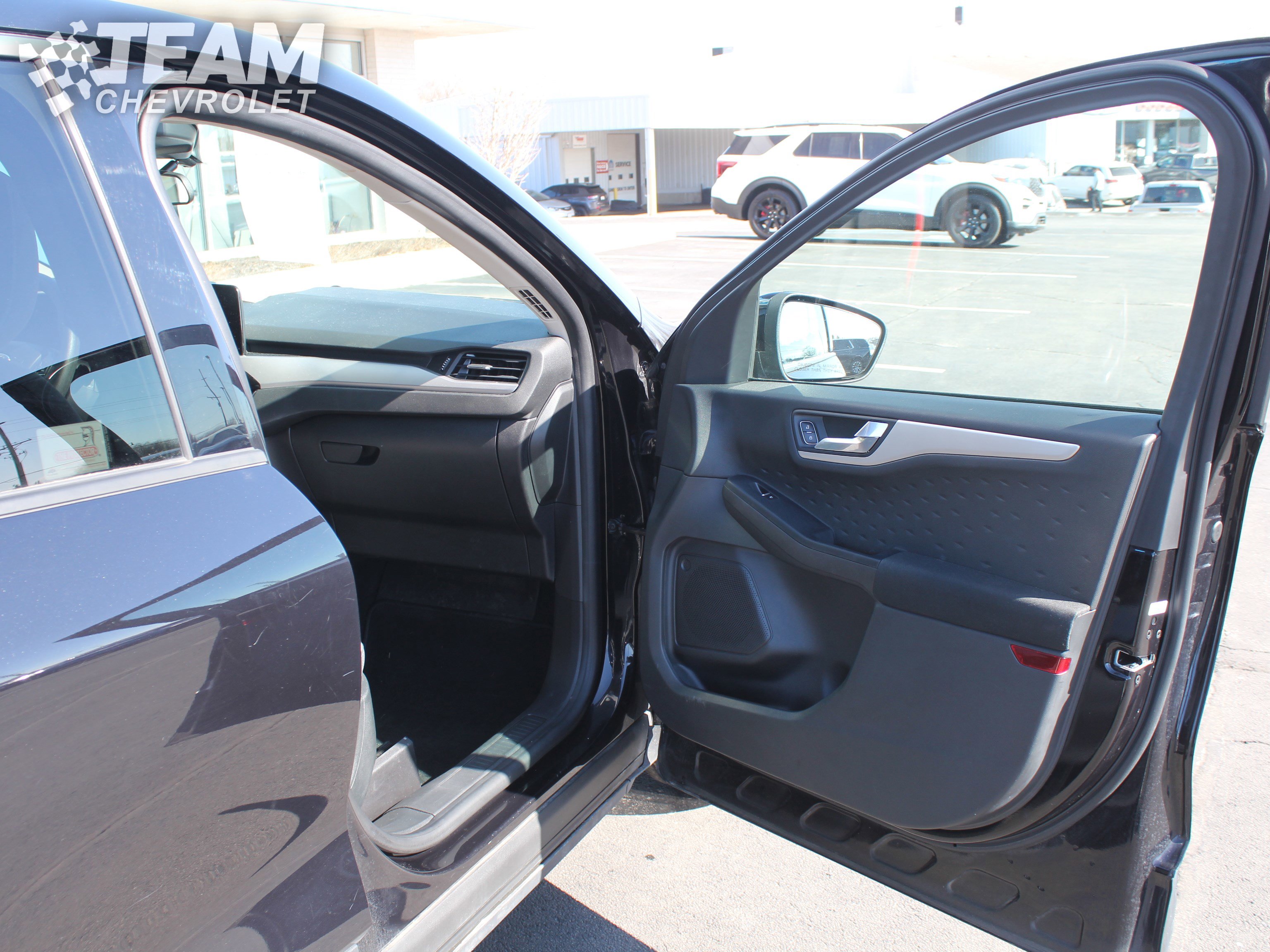 Used 2020 Ford Escape SE image 26