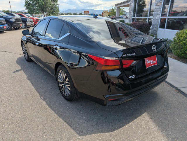 Used 2023 Nissan Altima 2.5 SV FWD image 3