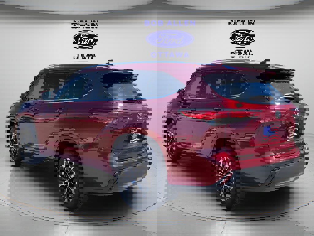 Used 2020 Toyota Highlander XLE image 3