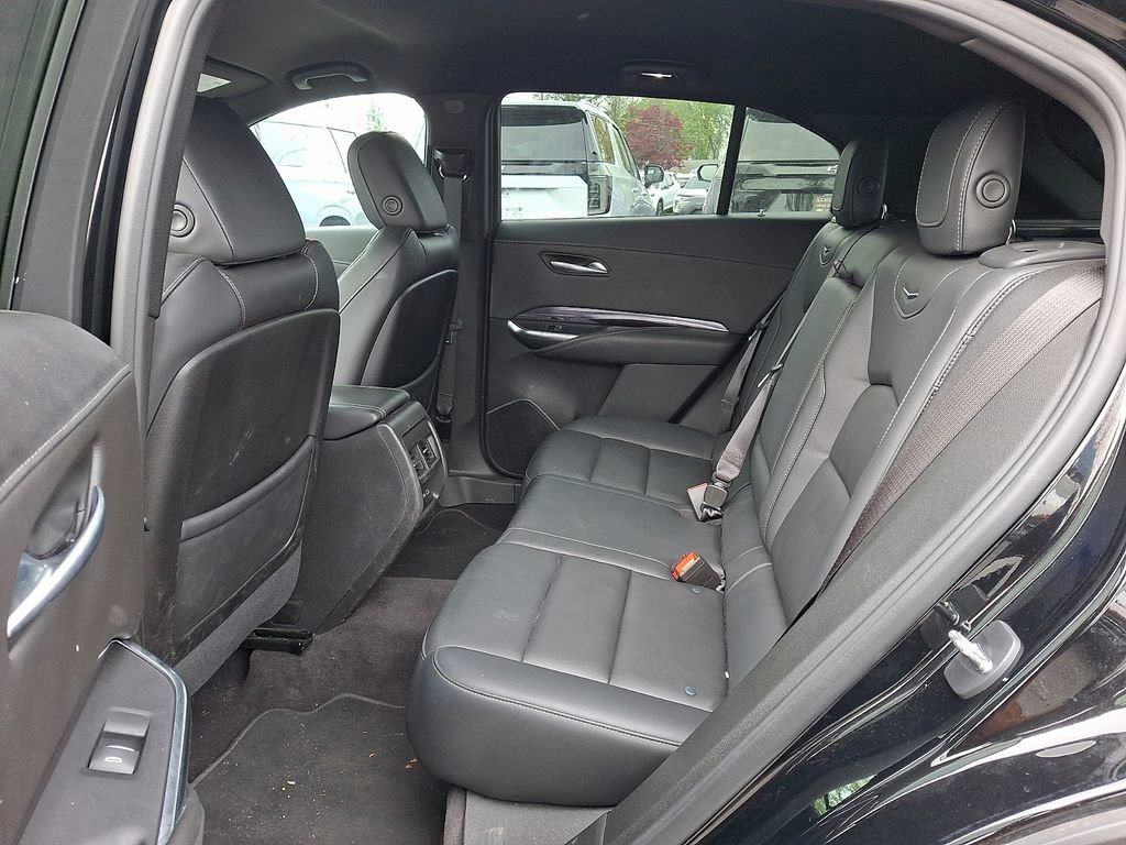 Used 2023 Cadillac XT4 Luxury w/ Cold Weather Package AWD/4WD image 10